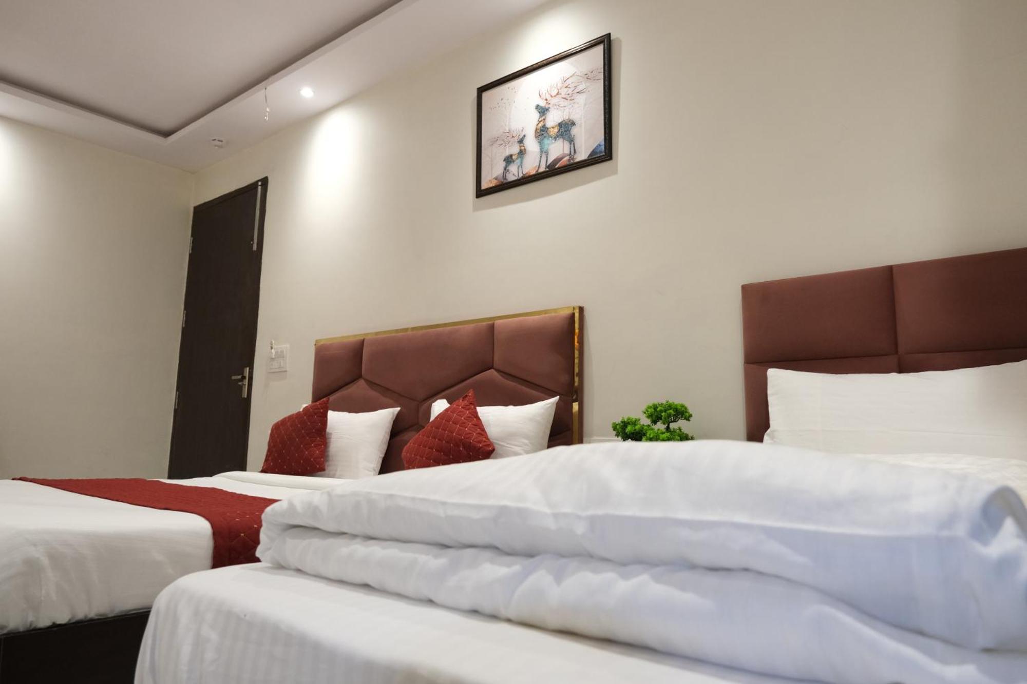 Hotel De Hocks Deluxe - New Delhi Railway Station Exterior photo