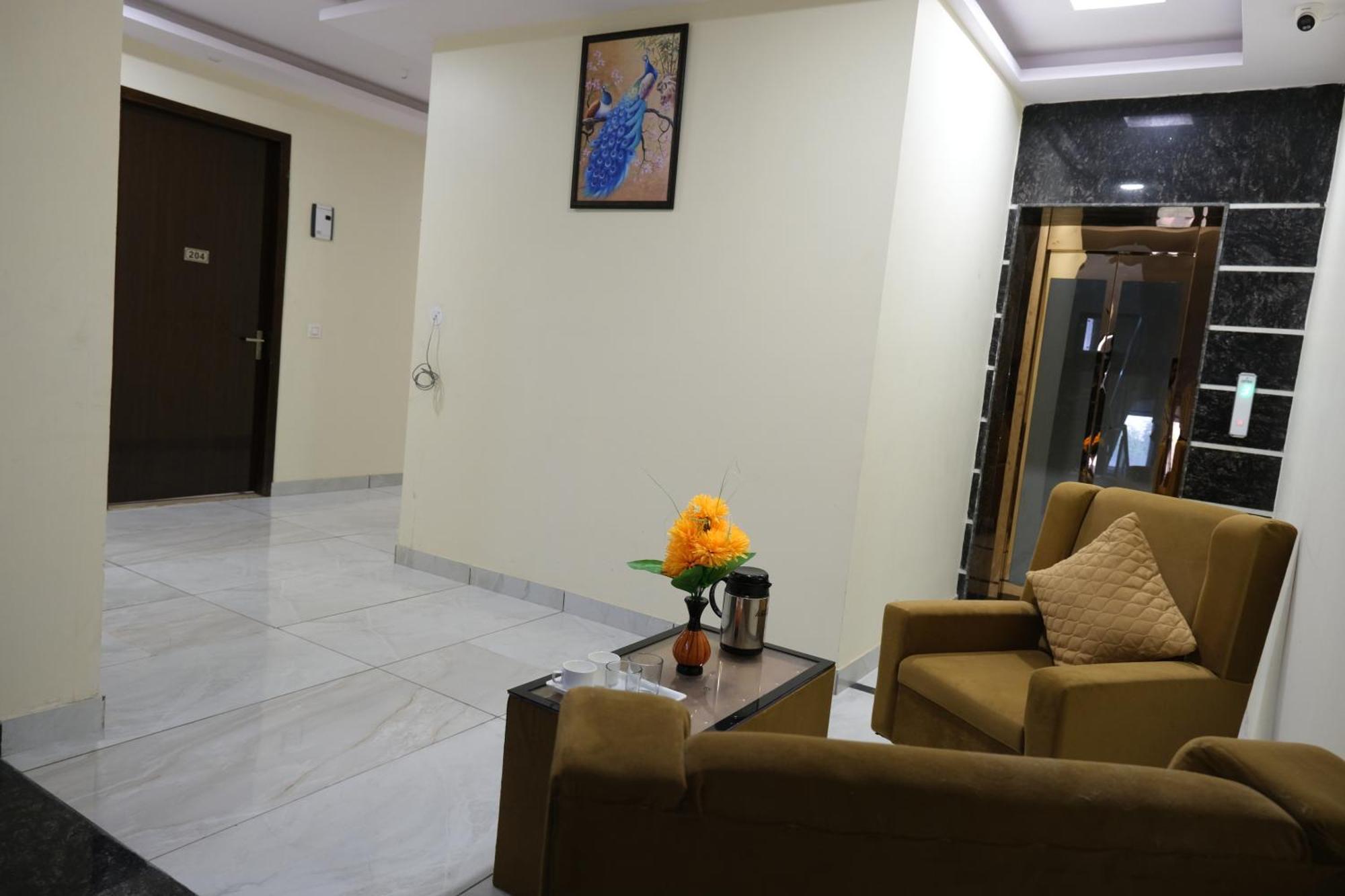 Hotel De Hocks Deluxe - New Delhi Railway Station Exterior photo