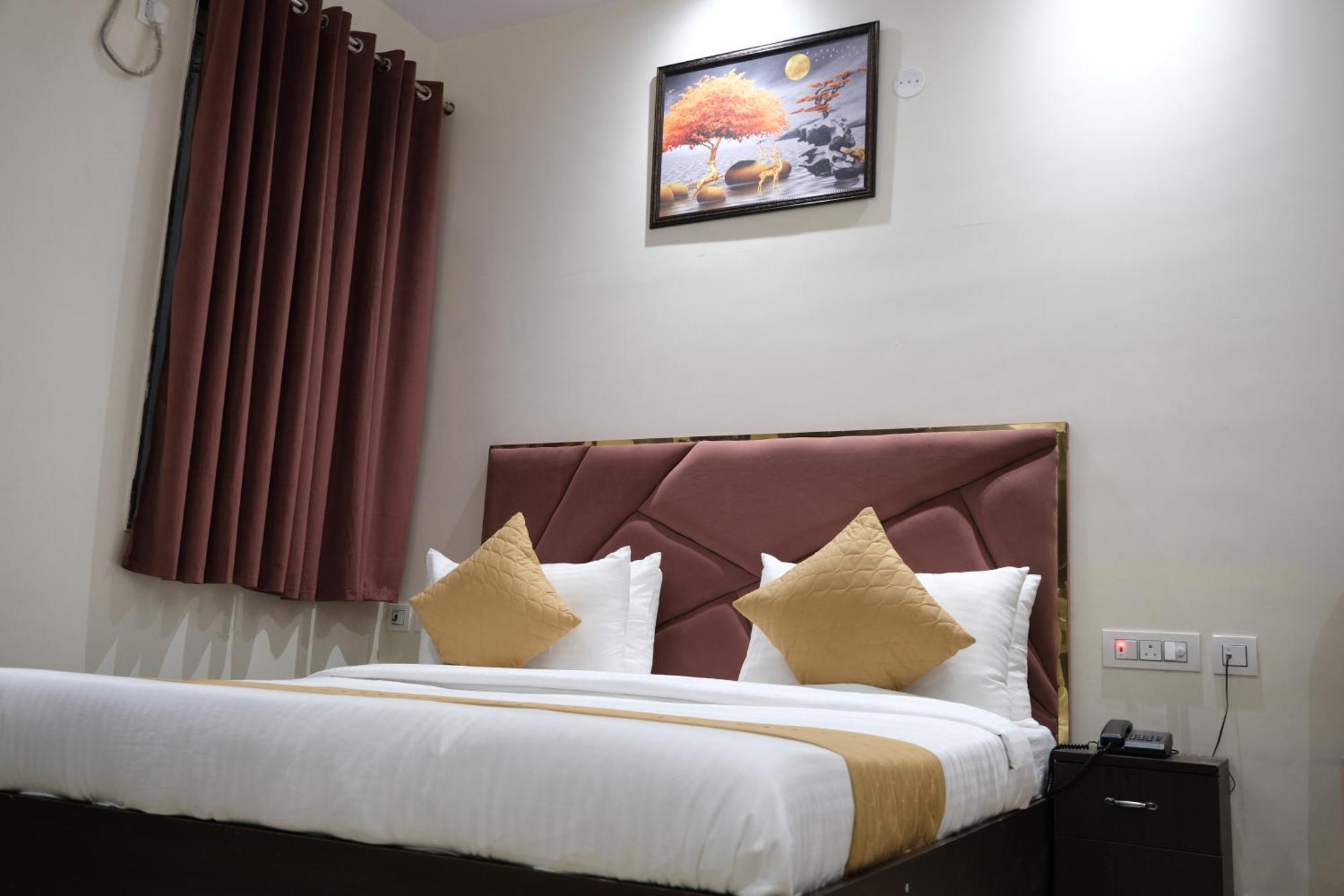 Hotel De Hocks Deluxe - New Delhi Railway Station Exterior photo