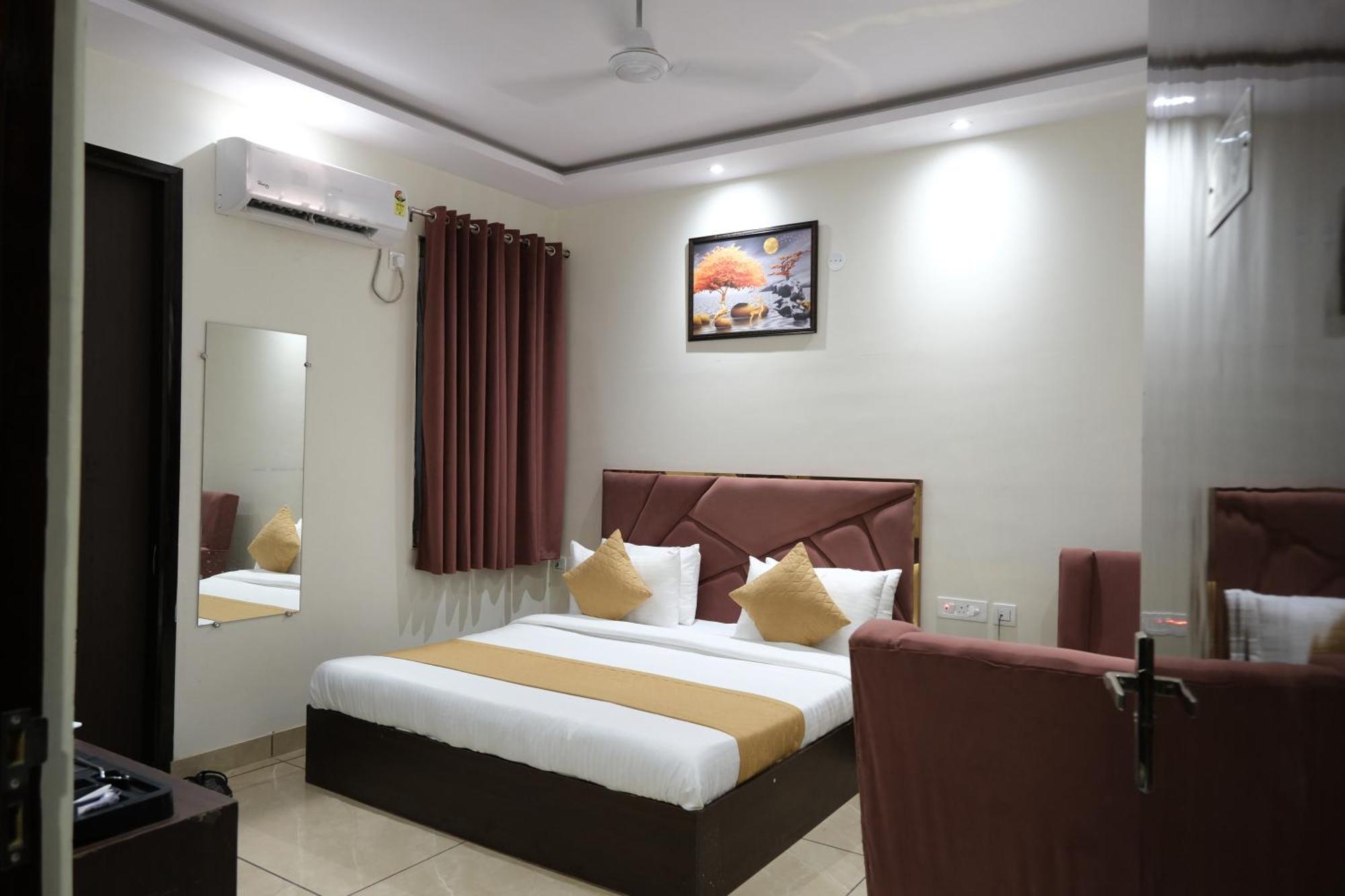 Hotel De Hocks Deluxe - New Delhi Railway Station Exterior photo
