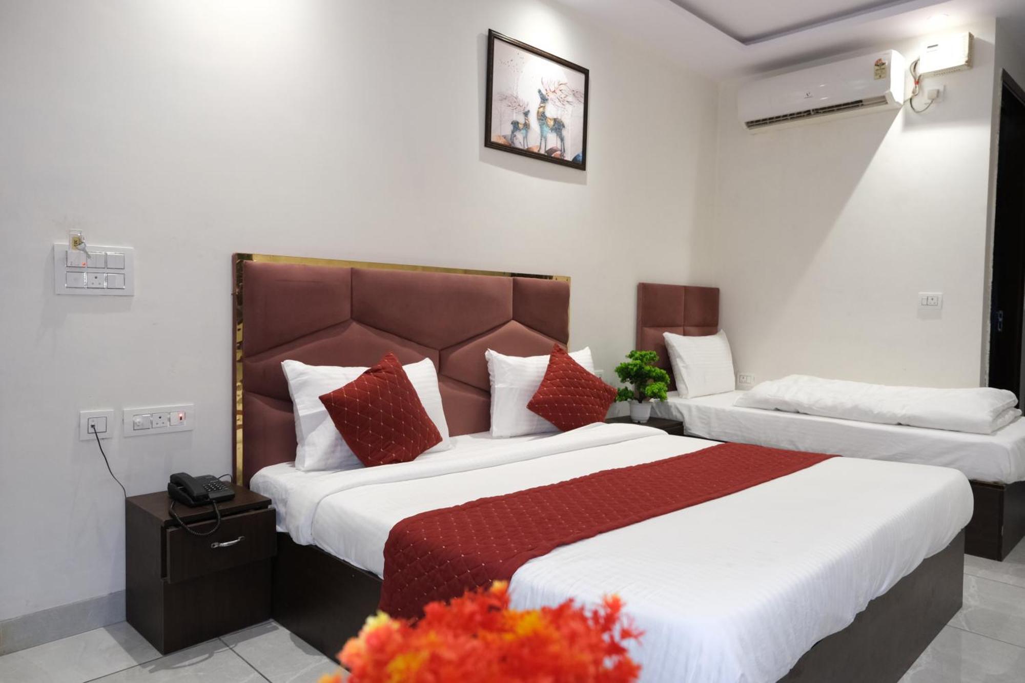 Hotel De Hocks Deluxe - New Delhi Railway Station Exterior photo