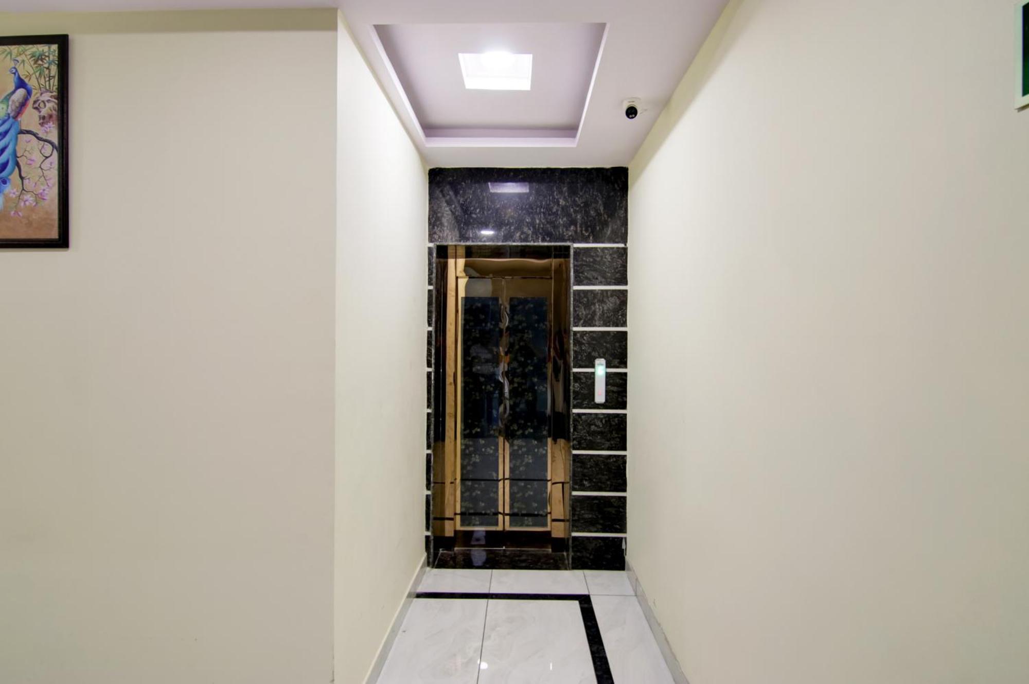 Hotel De Hocks Deluxe - New Delhi Railway Station Exterior photo
