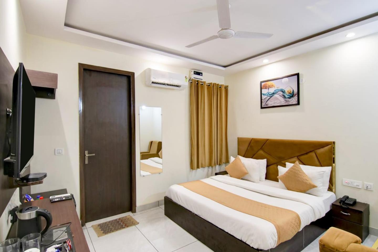 Hotel De Hocks Deluxe - New Delhi Railway Station Exterior photo