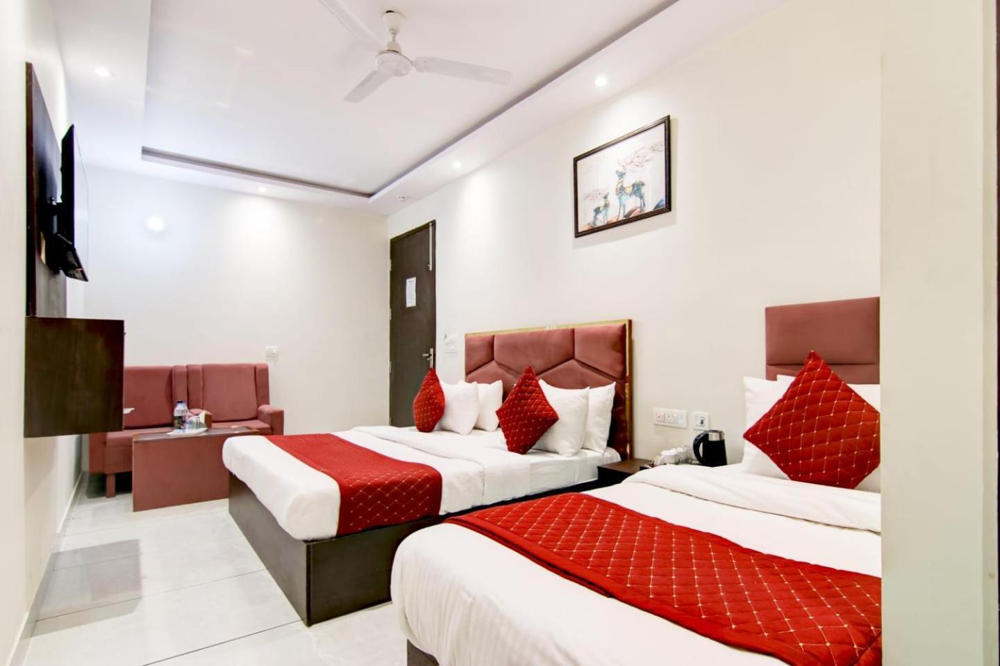 Hotel De Hocks Deluxe - New Delhi Railway Station Exterior photo
