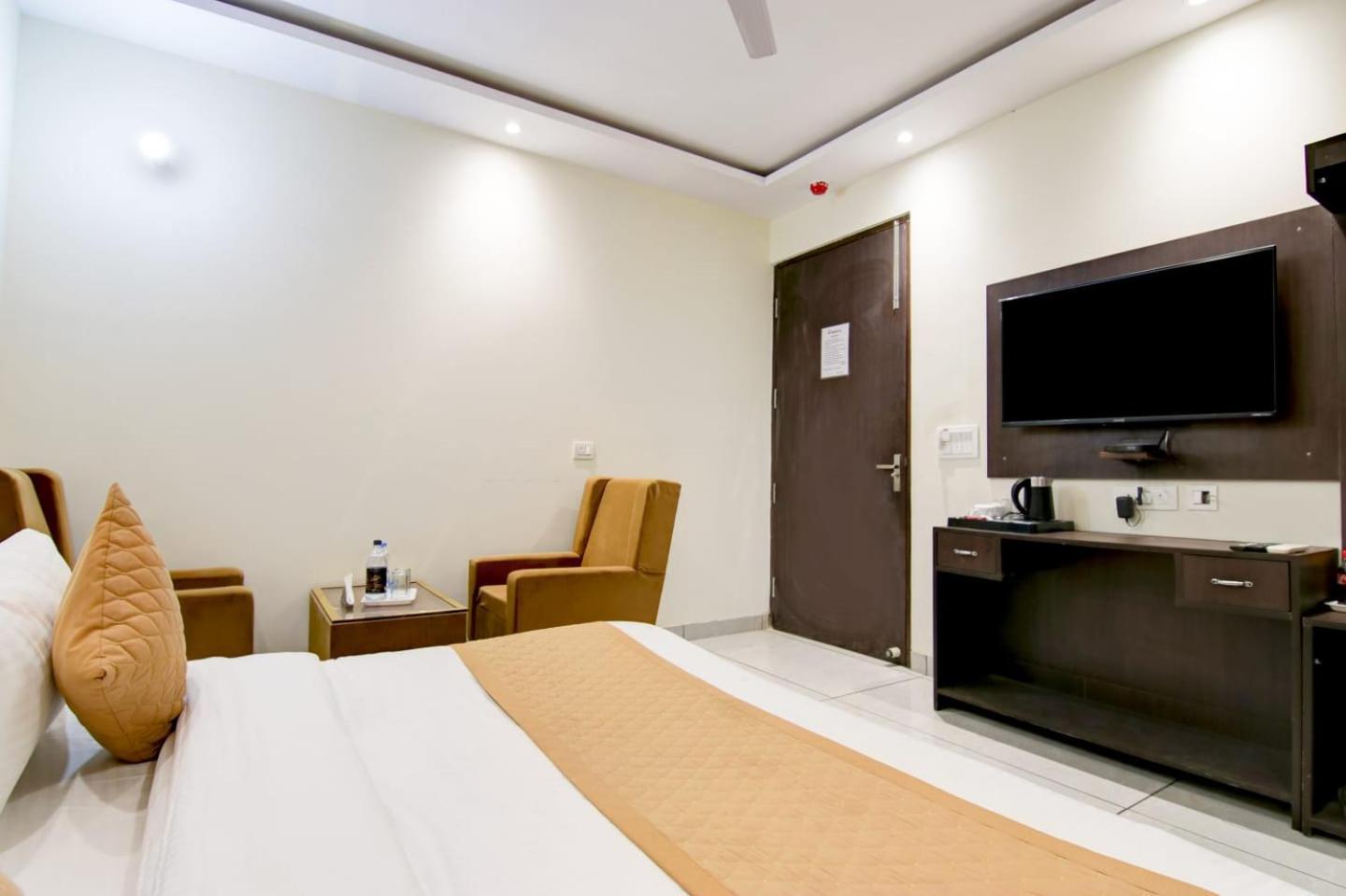 Hotel De Hocks Deluxe - New Delhi Railway Station Exterior photo