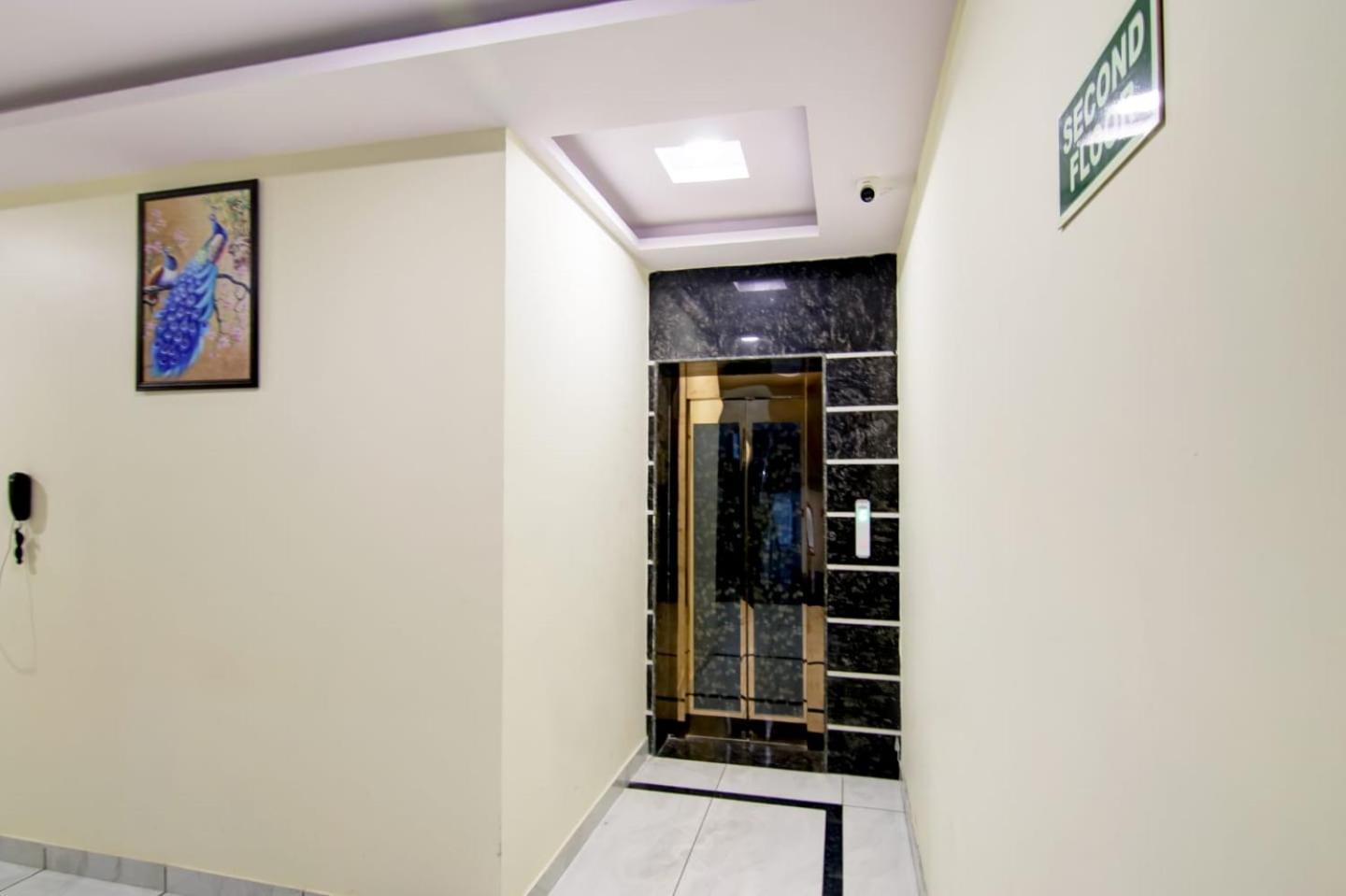 Hotel De Hocks Deluxe - New Delhi Railway Station Exterior photo