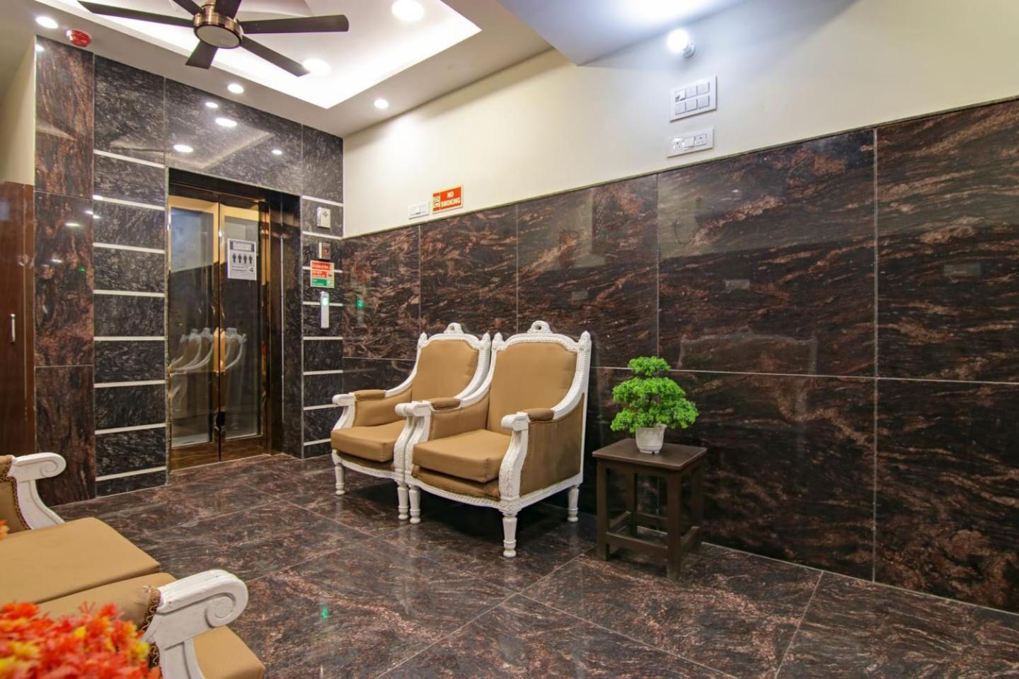 Hotel De Hocks Deluxe - New Delhi Railway Station Exterior photo