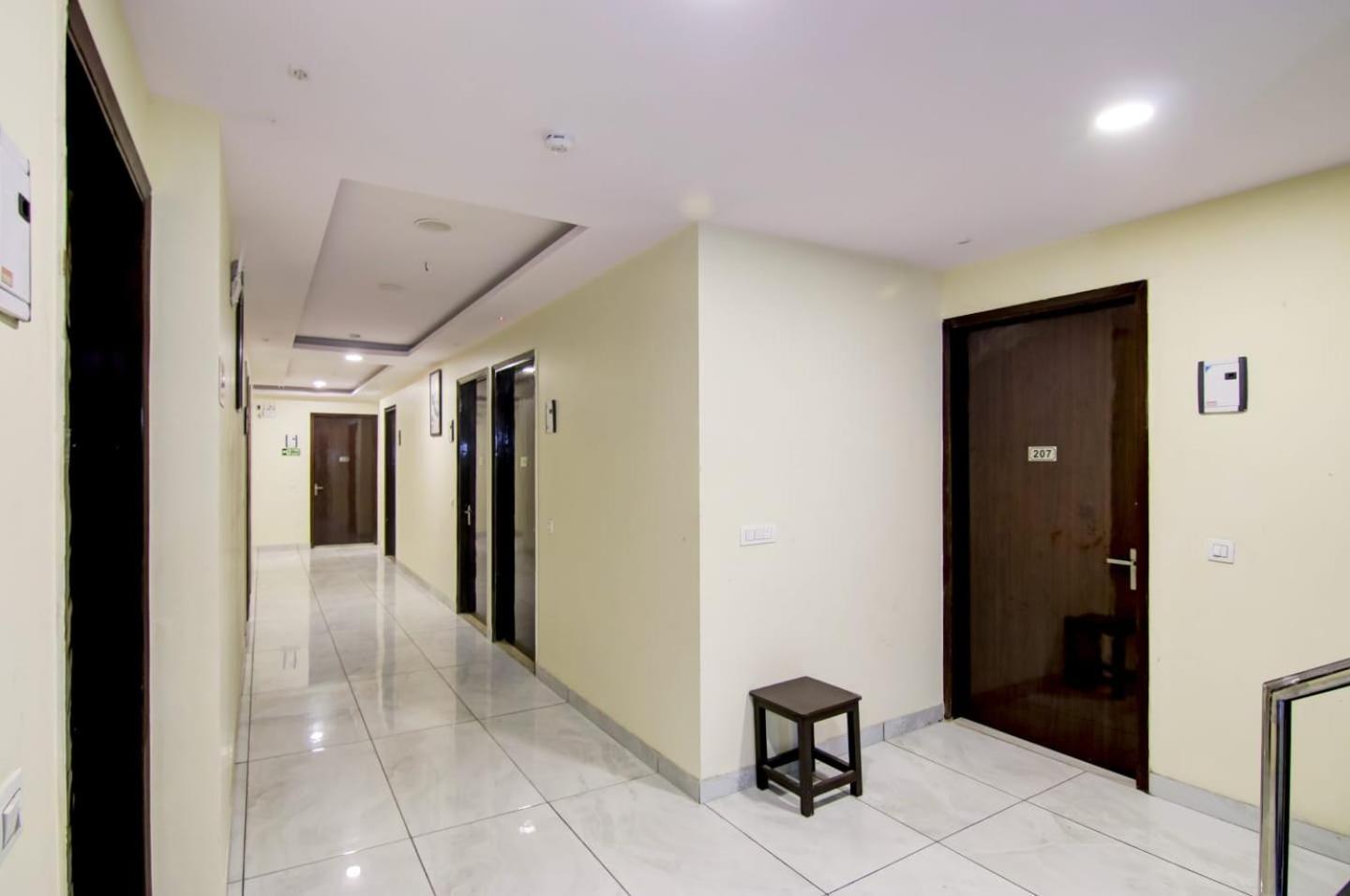 Hotel De Hocks Deluxe - New Delhi Railway Station Exterior photo